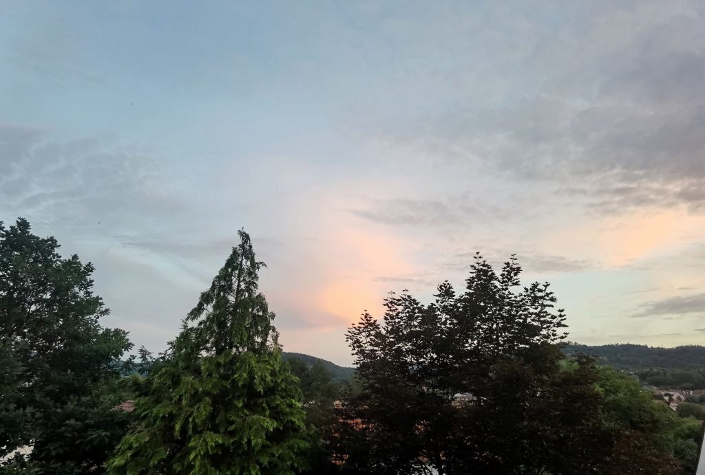 Juli 2021 Blick aus meinem Fenster Morgendaemmerung