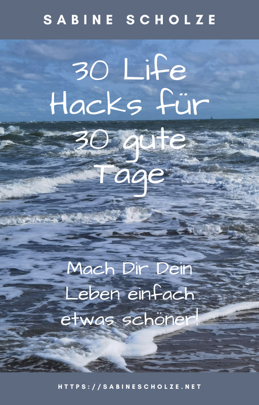 30 Lifehacks für 30 gute Tage - so lautet der Titel des E-Books. Hier ist das Cover zu sehen, im Hintergrund Wellen und Gischt.