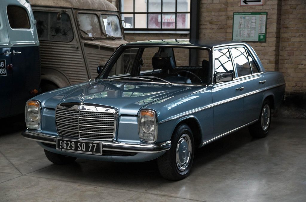 Einer meiner 50 Wünsche: Ein gut erhaltener 123er Mercedes, hier in Blau-Metallic.