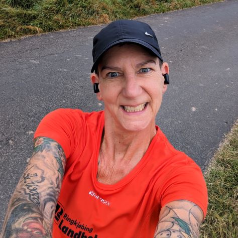 Sabine Scholze lächelt nach einem privaten Halbmarathon, gelaufen im September 2023.